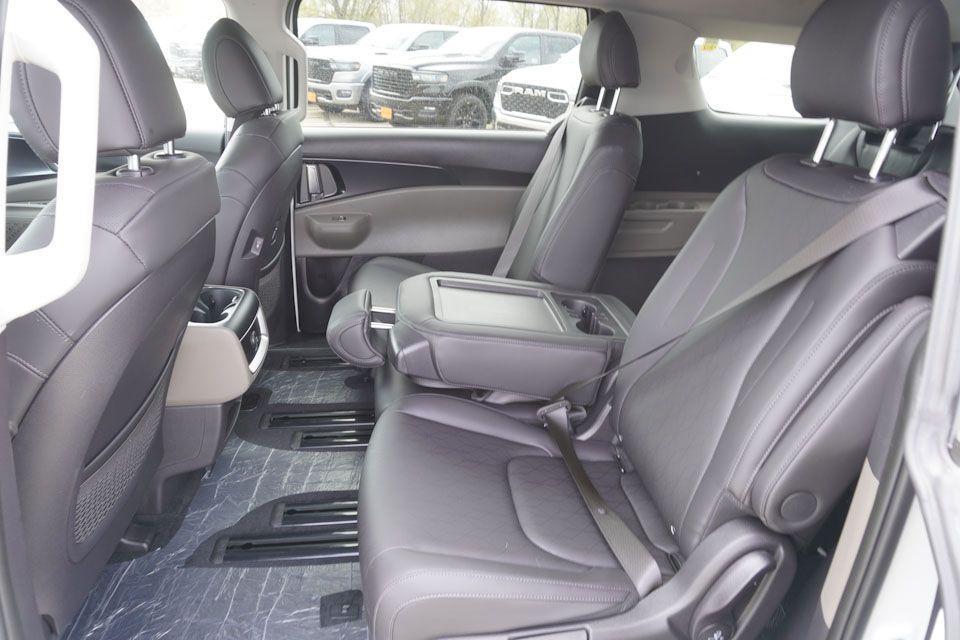 new 2025 Kia Carnival car, priced at $37,801