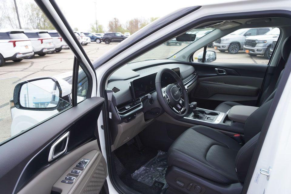 new 2025 Kia Carnival car, priced at $37,801