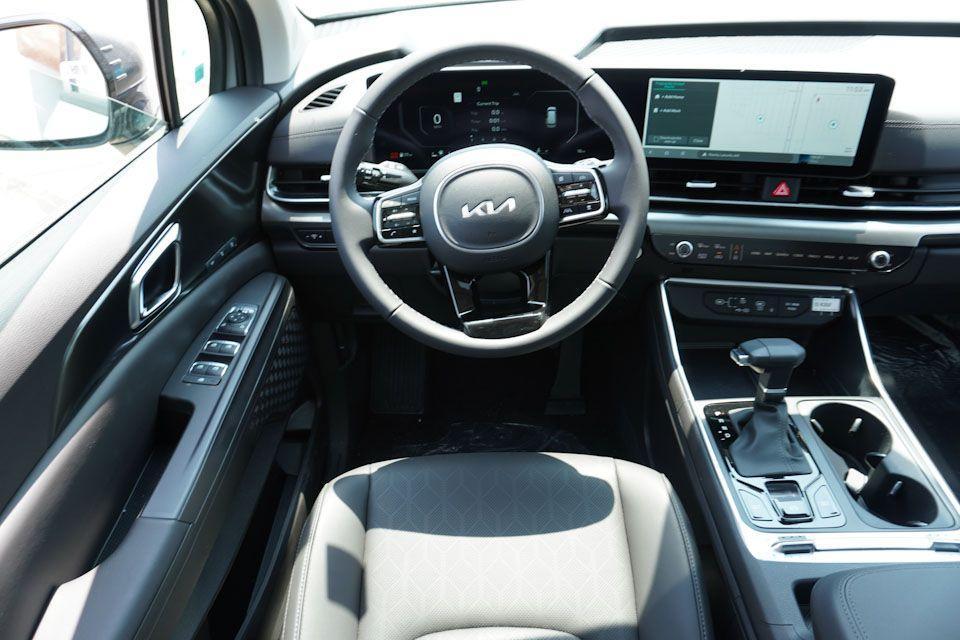 new 2025 Kia Carnival car, priced at $44,774
