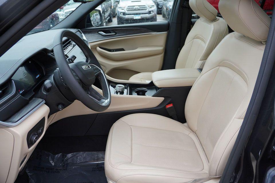 used 2024 Jeep Grand Cherokee L car, priced at $34,747