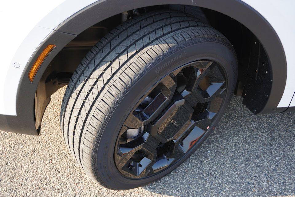new 2025 Kia Sorento car, priced at $42,279