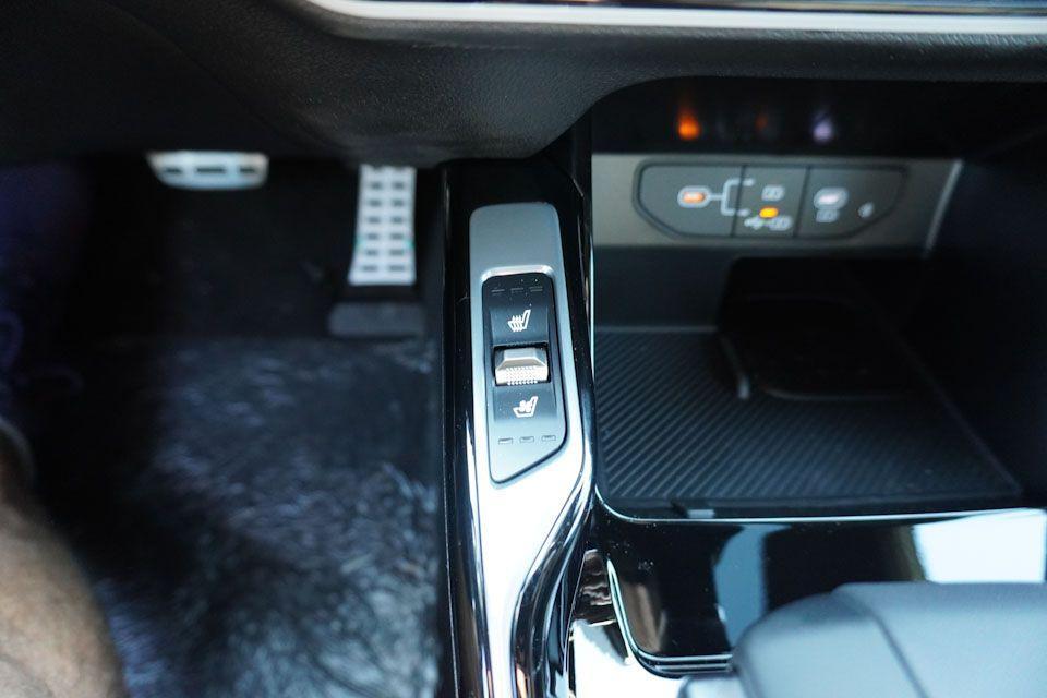 new 2025 Kia Sorento car, priced at $42,279