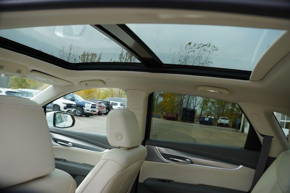 used 2021 Cadillac XT5 car, priced at $21,459