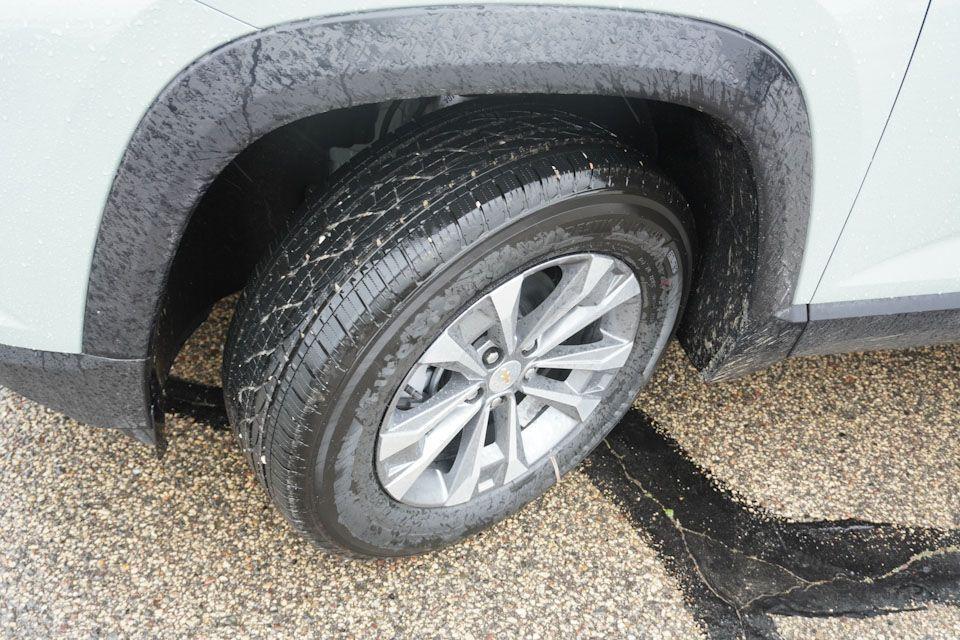 new 2026 Chevrolet Equinox car, priced at $29,990
