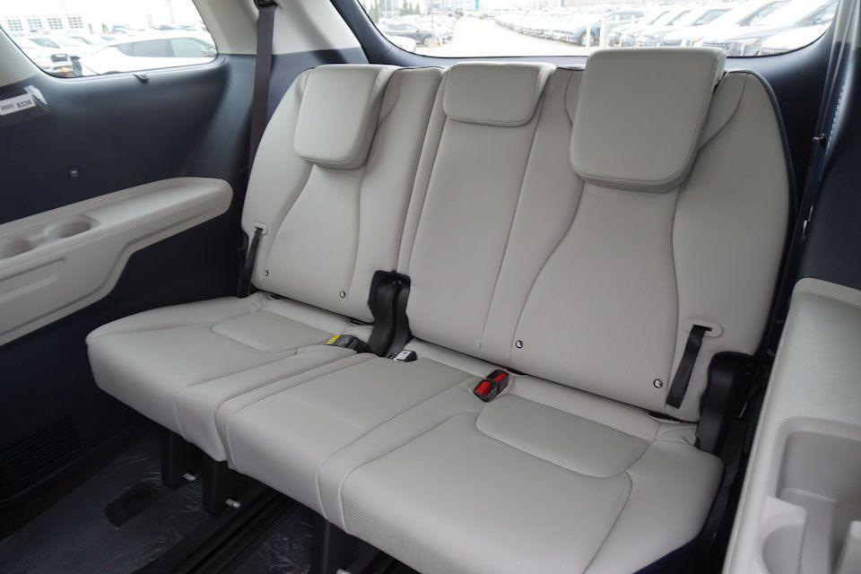 new 2025 Kia Carnival Hybrid car, priced at $41,045