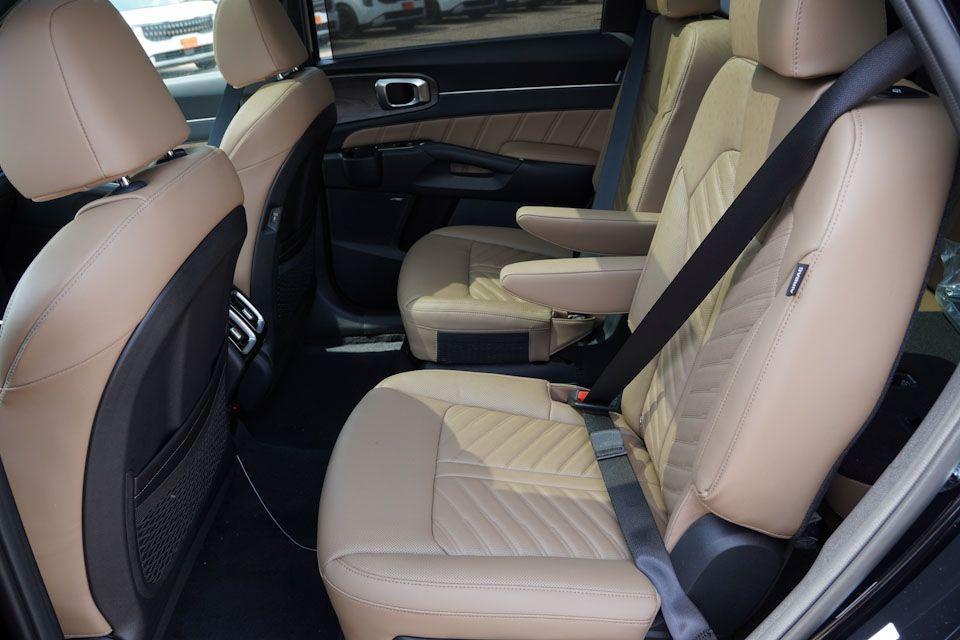 new 2025 Kia Sorento car, priced at $41,098