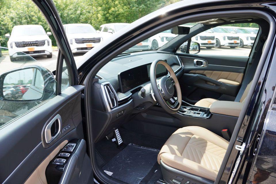 new 2025 Kia Sorento car, priced at $41,098