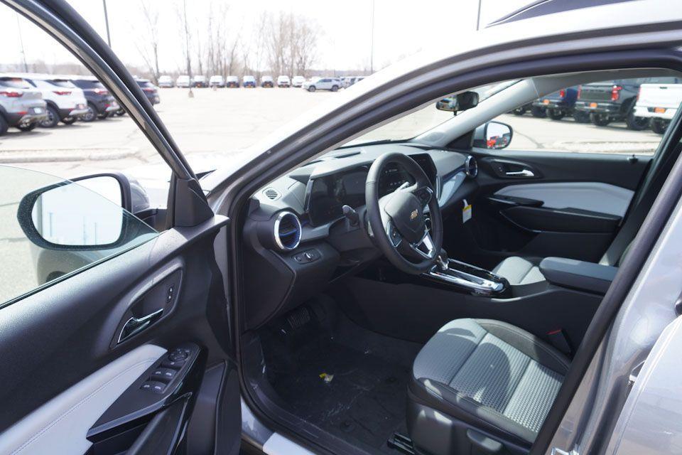 new 2025 Chevrolet Trax car, priced at $23,719