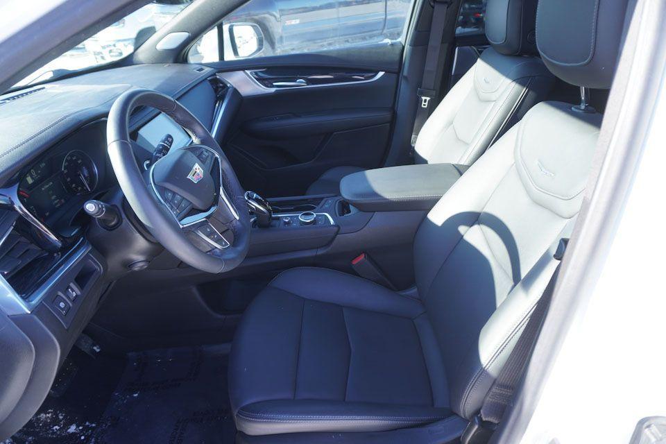 used 2023 Cadillac XT5 car, priced at $35,889