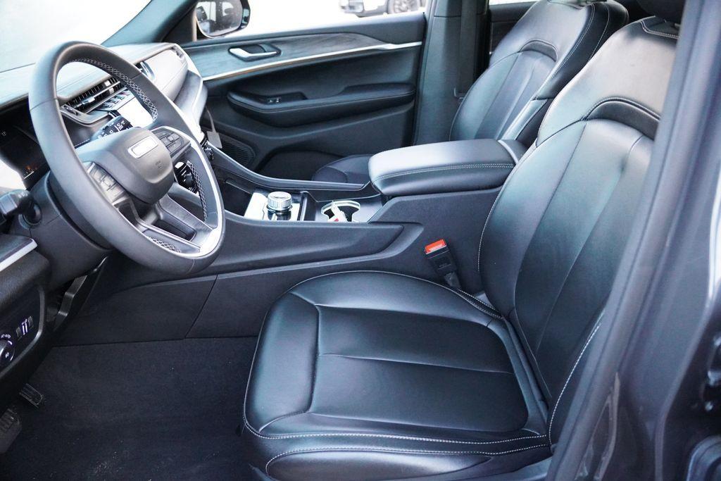 used 2024 Jeep Grand Cherokee car, priced at $39,527