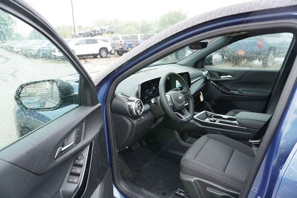 new 2026 Chevrolet Equinox car, priced at $29,990