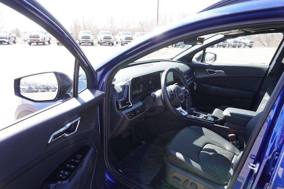 new 2025 Kia Sportage car, priced at $30,846