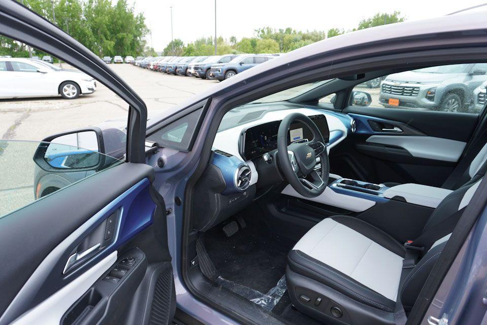 new 2025 Chevrolet Equinox EV car, priced at $36,190