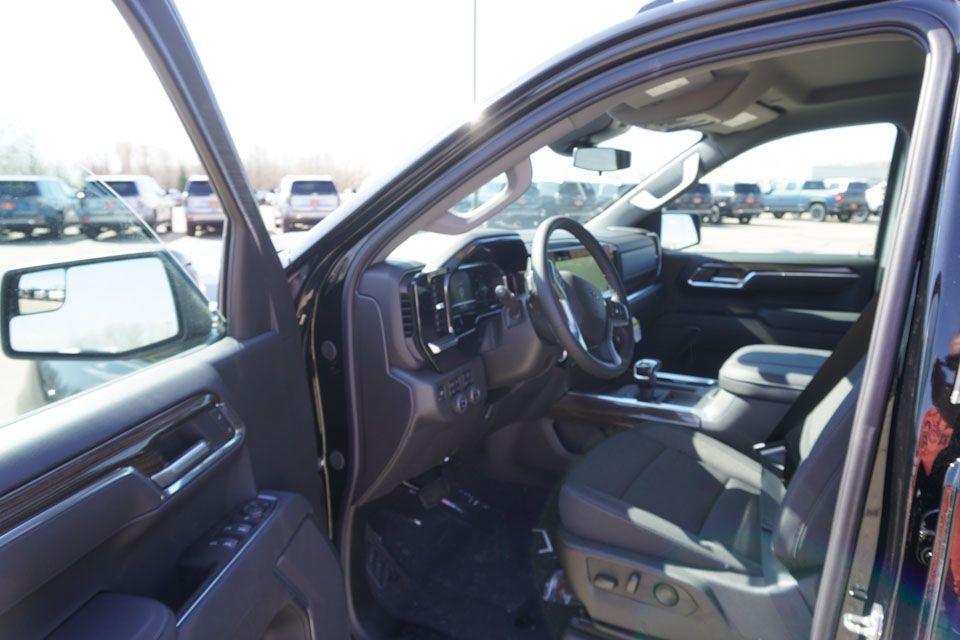 new 2025 Chevrolet Silverado 1500 car, priced at $53,385