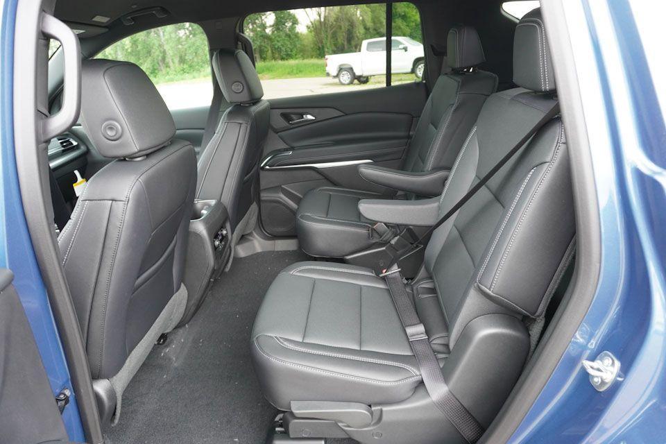 new 2025 Chevrolet Traverse car, priced at $43,598