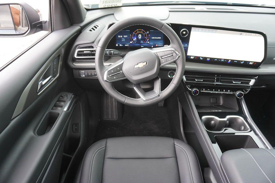 new 2025 Chevrolet Traverse car, priced at $43,598