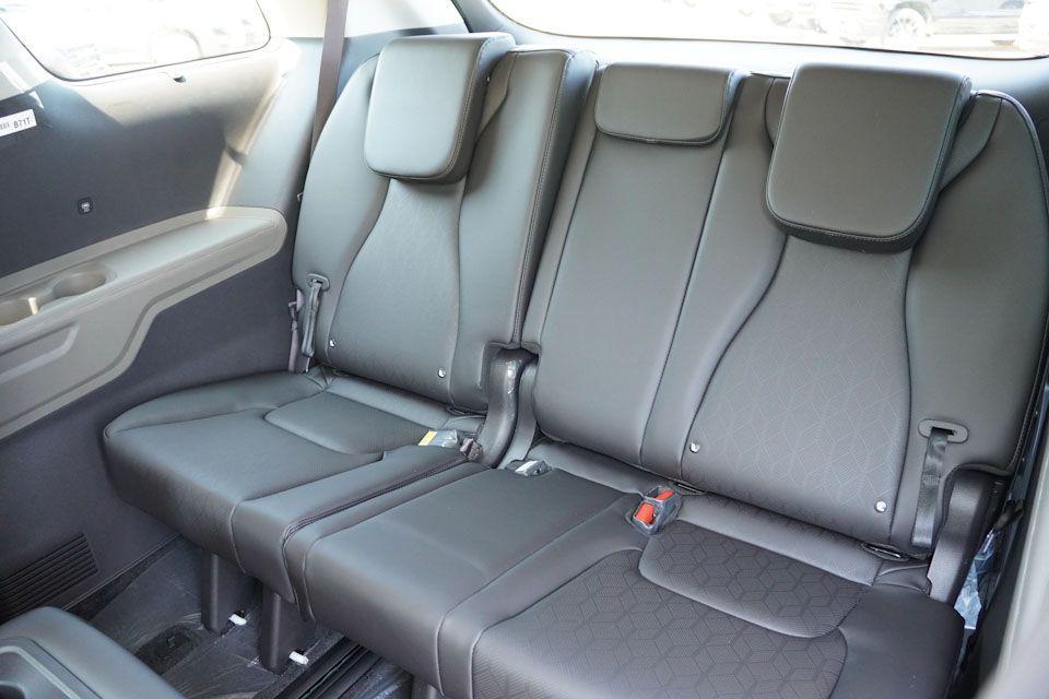 new 2026 Kia Carnival Hybrid car, priced at $42,680