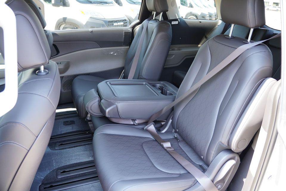 new 2026 Kia Carnival Hybrid car, priced at $42,680