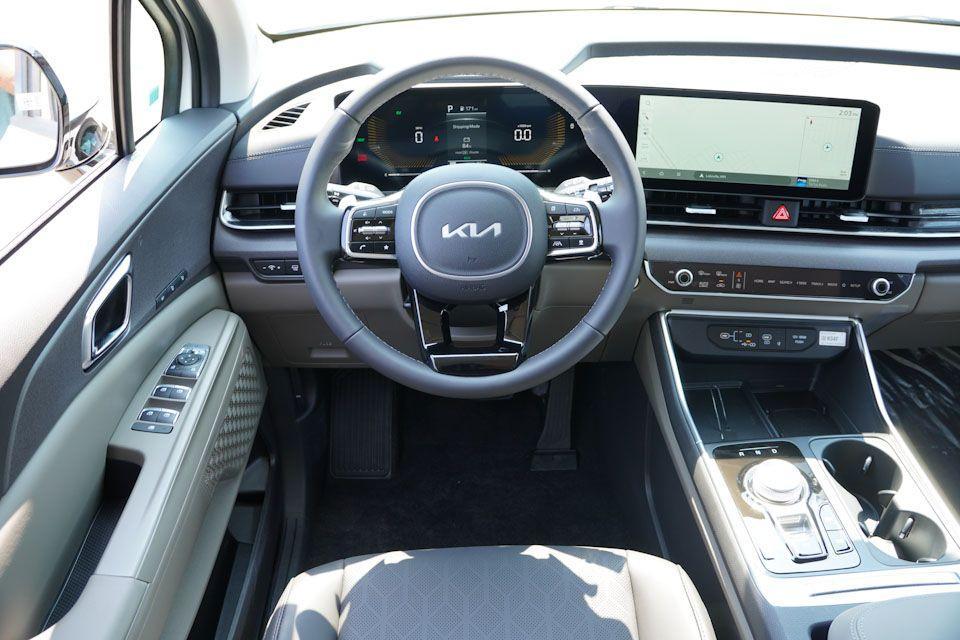 new 2026 Kia Carnival Hybrid car, priced at $42,680