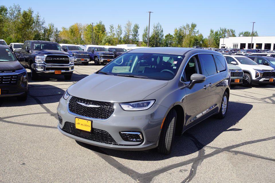 used 2023 Chrysler Pacifica car, priced at $25,459