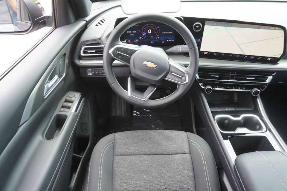 new 2025 Chevrolet Traverse car, priced at $41,295