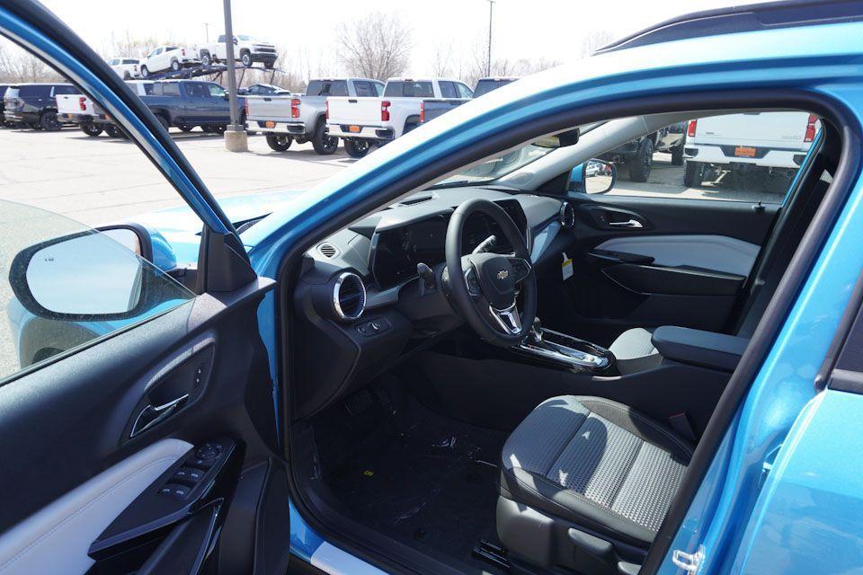 new 2025 Chevrolet Trax car, priced at $24,810