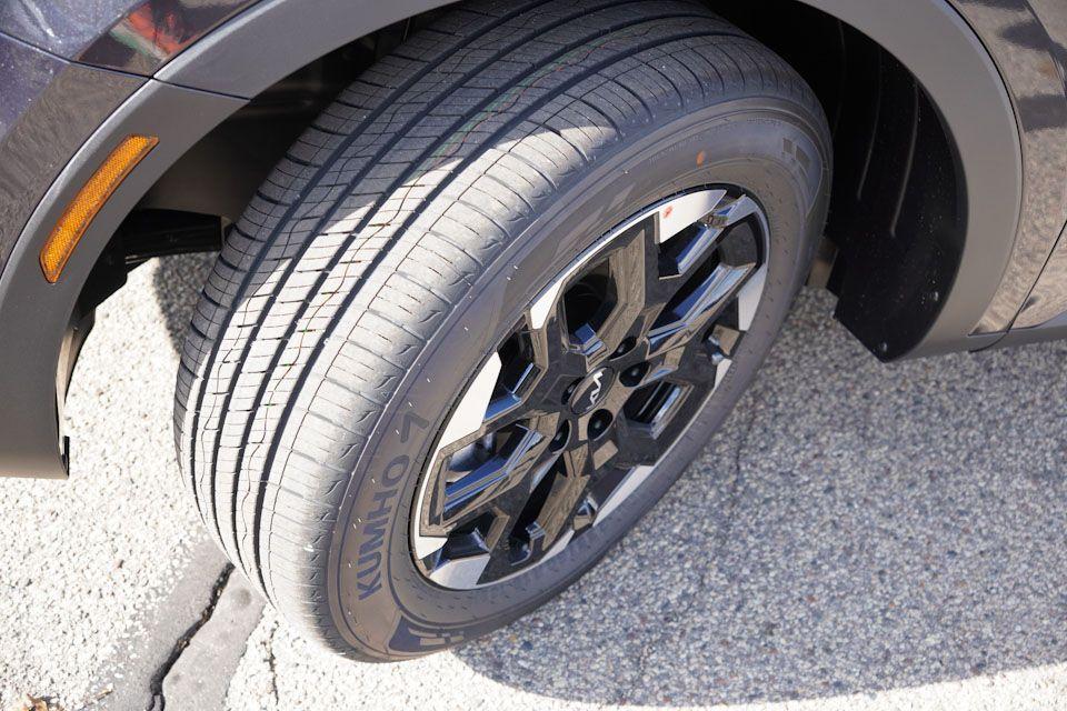 new 2026 Kia Sorento car, priced at $35,428