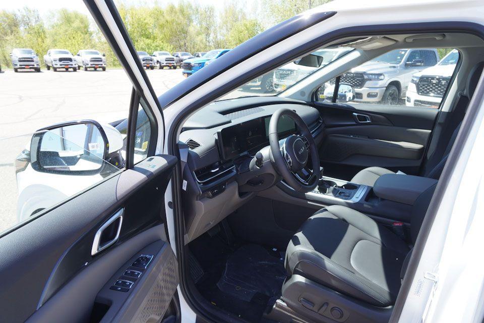 new 2025 Kia Carnival car, priced at $37,801