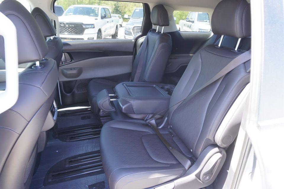 new 2025 Kia Carnival car, priced at $37,801