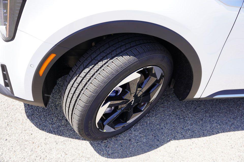 new 2025 Kia Sorento Hybrid car, priced at $43,242