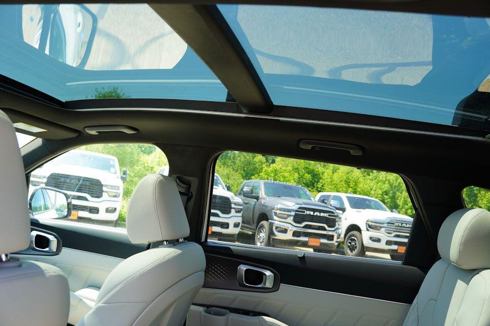 new 2025 Kia Sorento Hybrid car, priced at $43,242