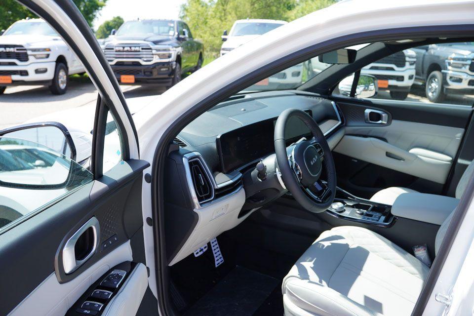 new 2025 Kia Sorento Hybrid car, priced at $43,242