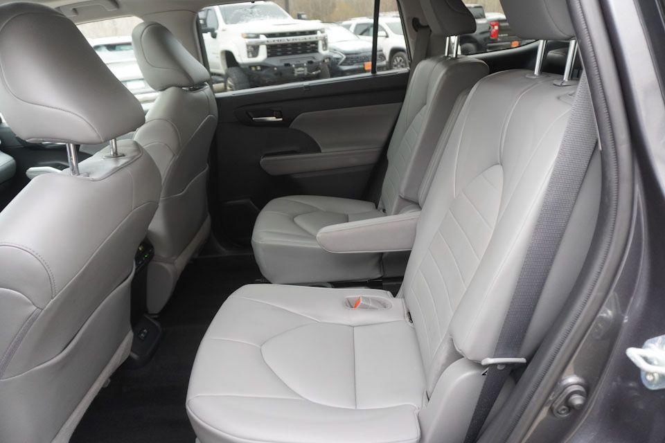 used 2021 Toyota Highlander car, priced at $29,869