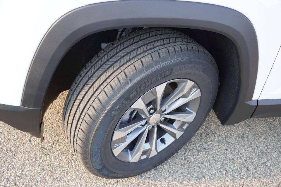 new 2026 Chevrolet Equinox car, priced at $30,595