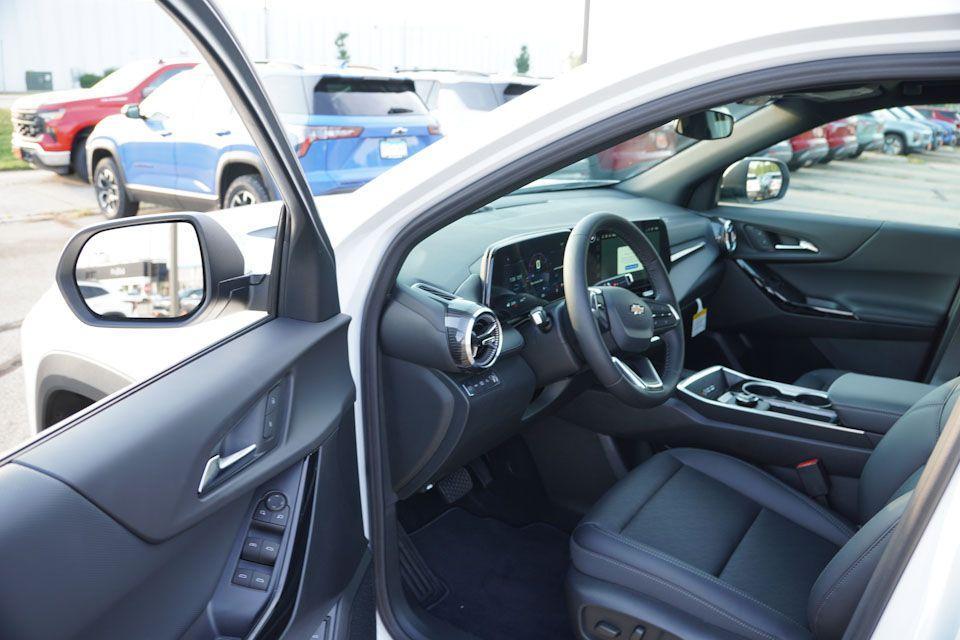 new 2026 Chevrolet Equinox car, priced at $30,595