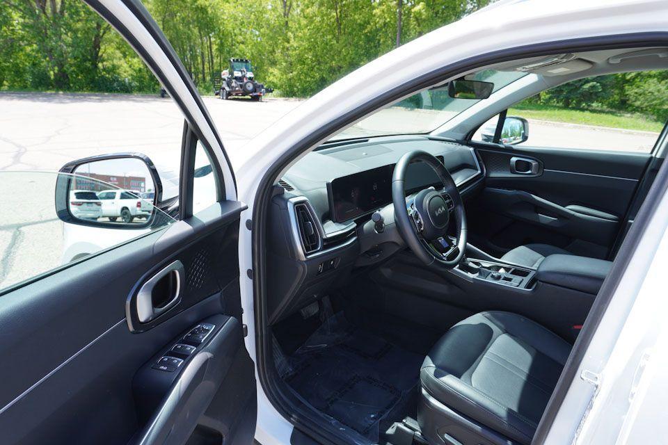 used 2024 Kia Sorento car, priced at $31,542