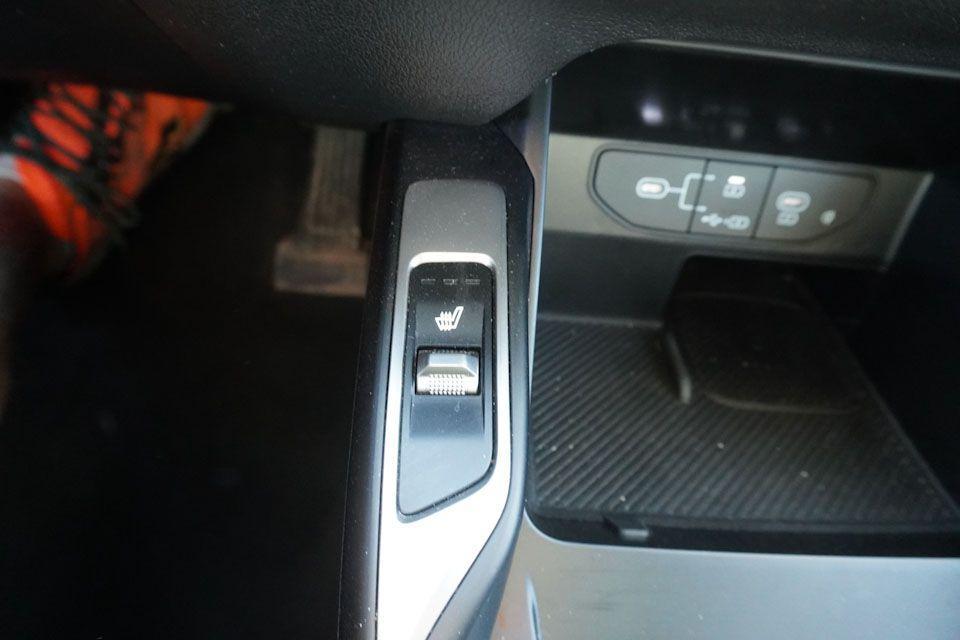 used 2024 Kia Sorento car, priced at $31,948