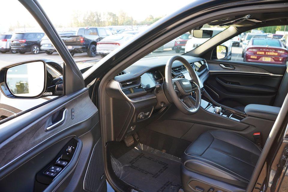 used 2023 Jeep Grand Cherokee car, priced at $38,286