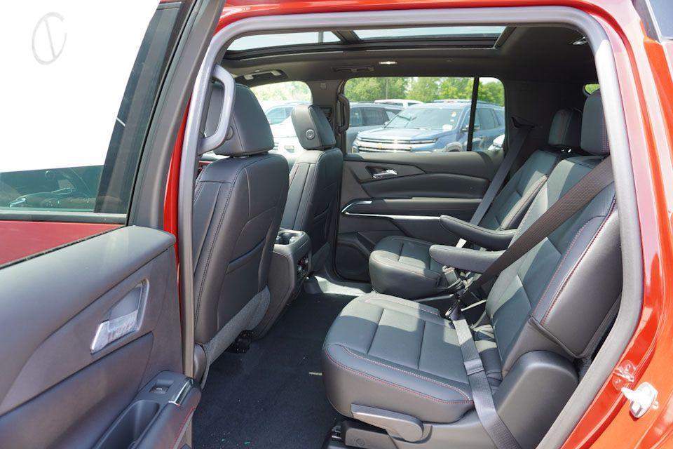 new 2025 Chevrolet Traverse car, priced at $49,368