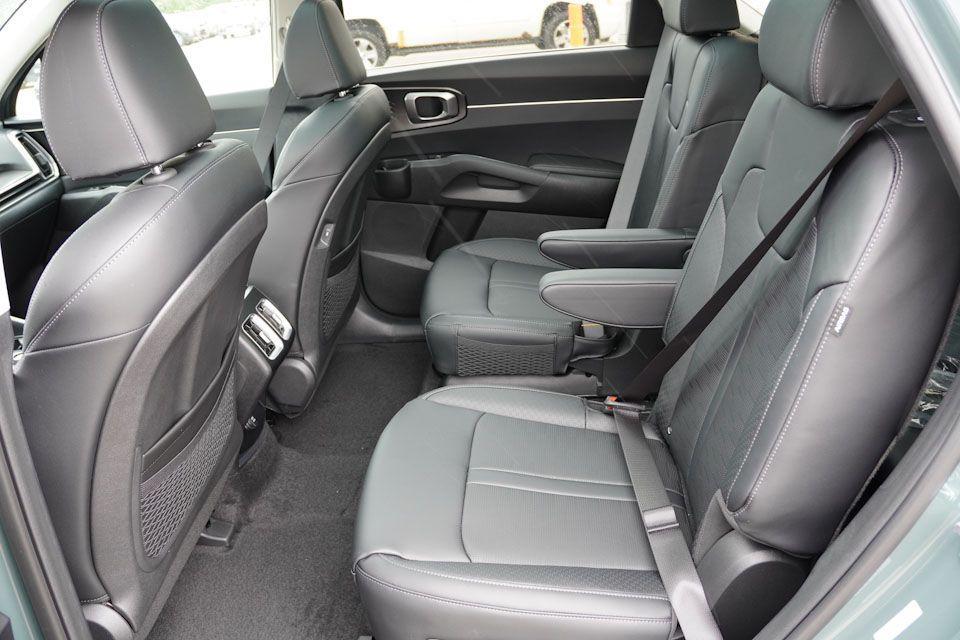 new 2025 Kia Sorento Hybrid car, priced at $37,543