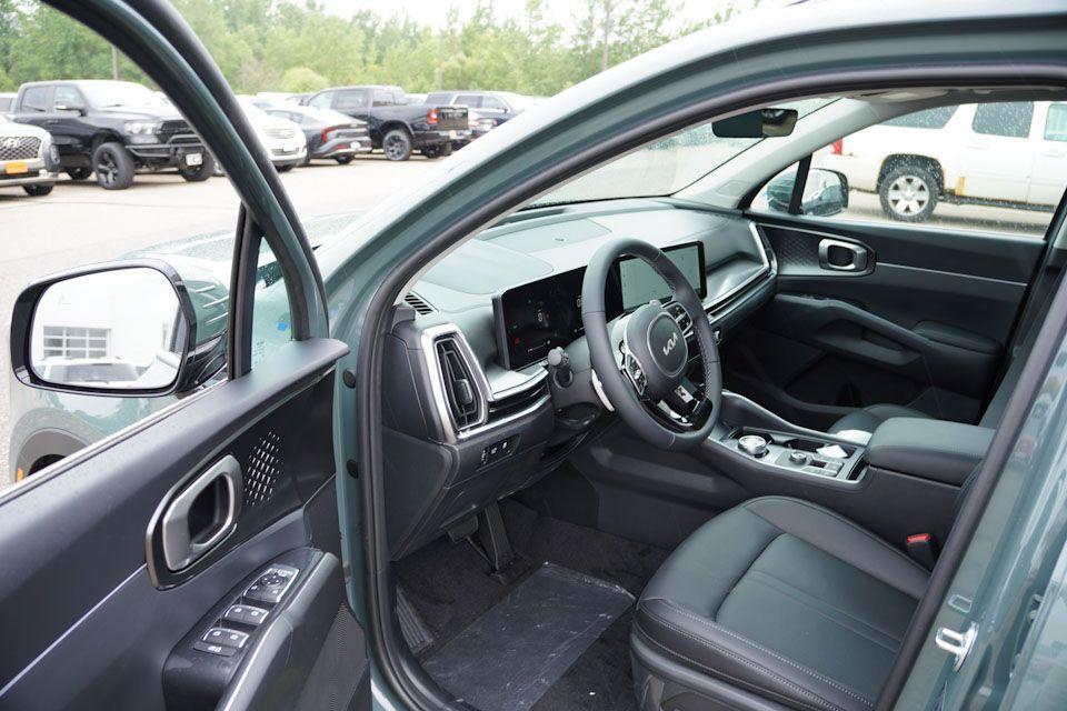 new 2025 Kia Sorento Hybrid car, priced at $37,543