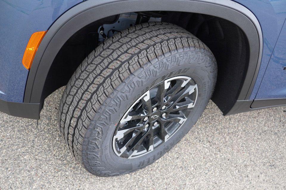 new 2025 Chevrolet Traverse car, priced at $47,552