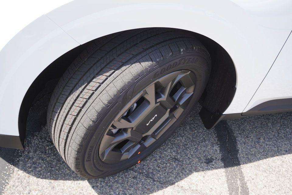 new 2025 Kia Carnival Hybrid car, priced at $41,732