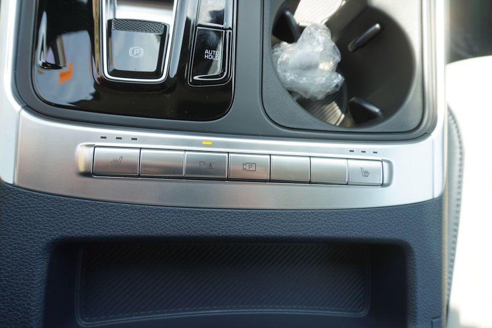 new 2025 Kia Carnival Hybrid car, priced at $41,732