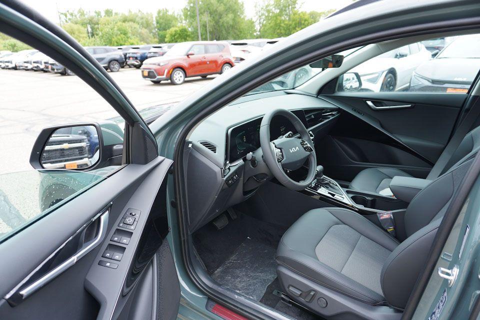new 2025 Kia Niro car, priced at $28,456