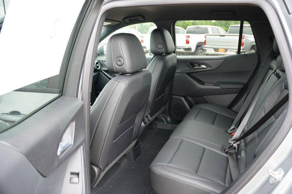 new 2026 Chevrolet Equinox car, priced at $32,285