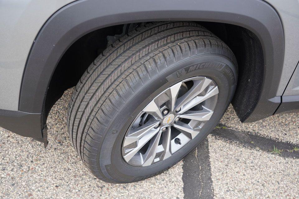 new 2026 Chevrolet Equinox car, priced at $32,285