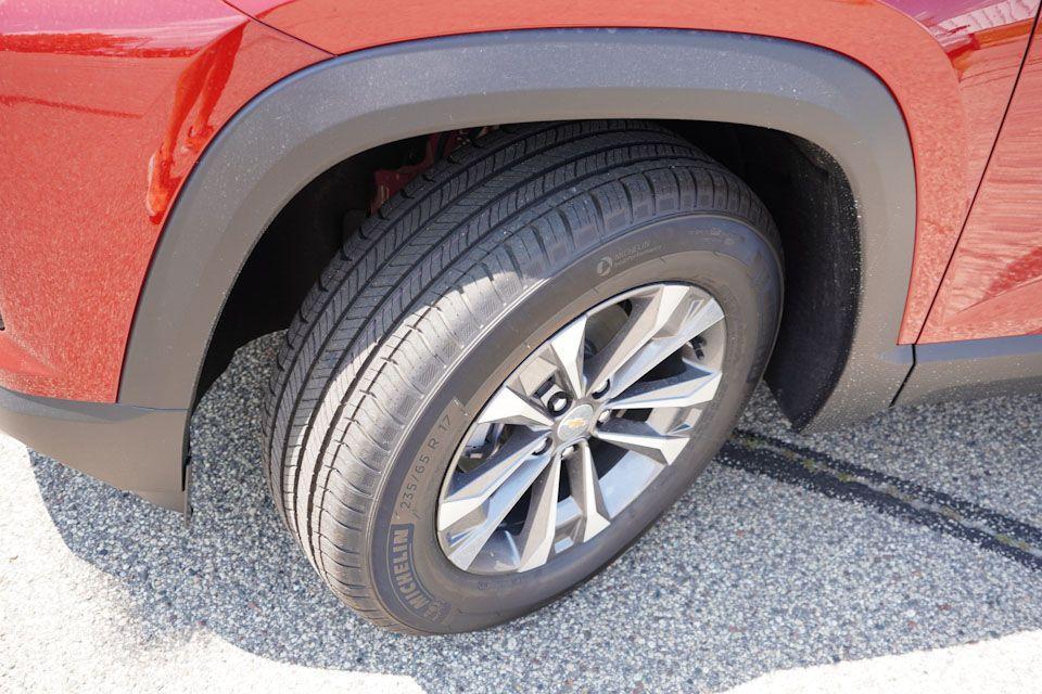 new 2026 Chevrolet Equinox car, priced at $30,435