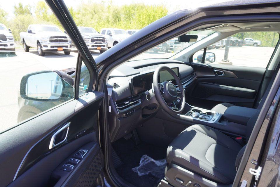 new 2025 Kia Carnival Hybrid car, priced at $50,087