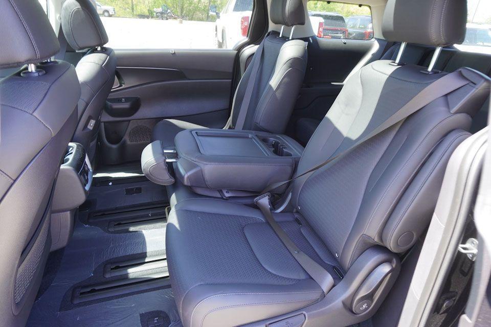 new 2025 Kia Carnival Hybrid car, priced at $50,087